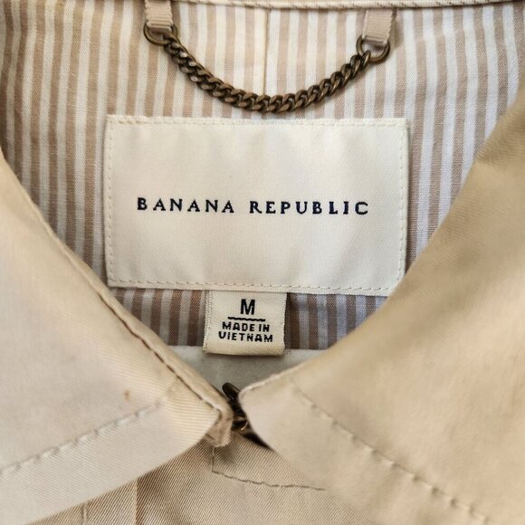 Banana Republic Classic Trench Coat in Medium - Picture 4 of 12